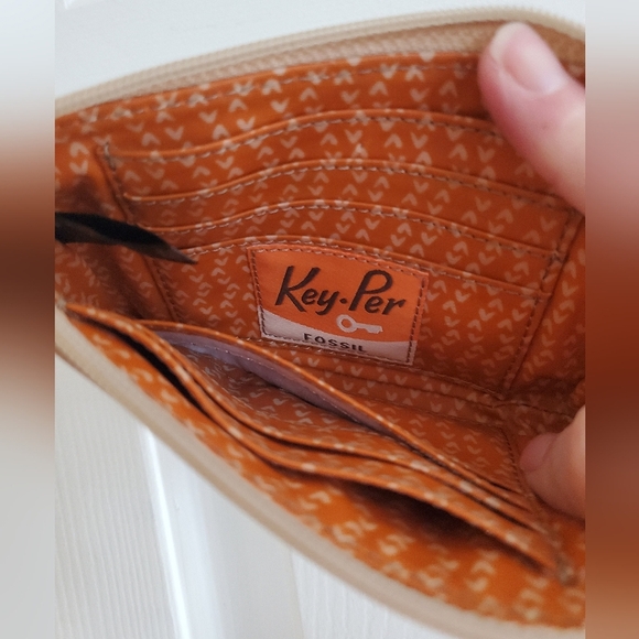 Fossil Key-per wristlet wallet zip around coated canvas 4”X6” leather strap - Picture 7 of 9